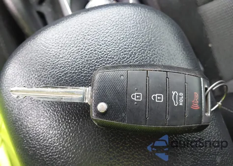 2018 Kia Forte Lx z USA, uszkodzony, nr VIN 3KPFK4A72JE242126